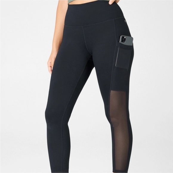 Fabletics NWT RARE Mila High-Waisted Pocket Legging PowerHold Short 3/4 XL 12-14 - Picture 5 of 12